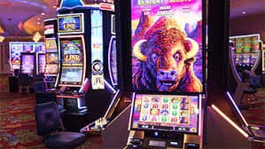 Giao diện xsdanang trên điện thoại di động với các trò chơi casino trực tuyến và bảng tỷ lệ cược thể thao rõ ràng